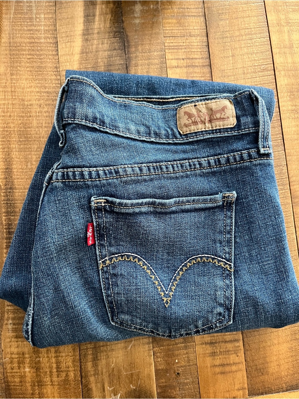 3/$10 Levi's Women's 505 Dark Blue Straight Leg Jeans. Cropped.